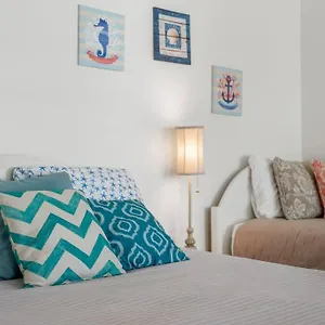 New! Steps To White Beaches! Pool & Grill! 2br 2ba , Panama City Beach United States